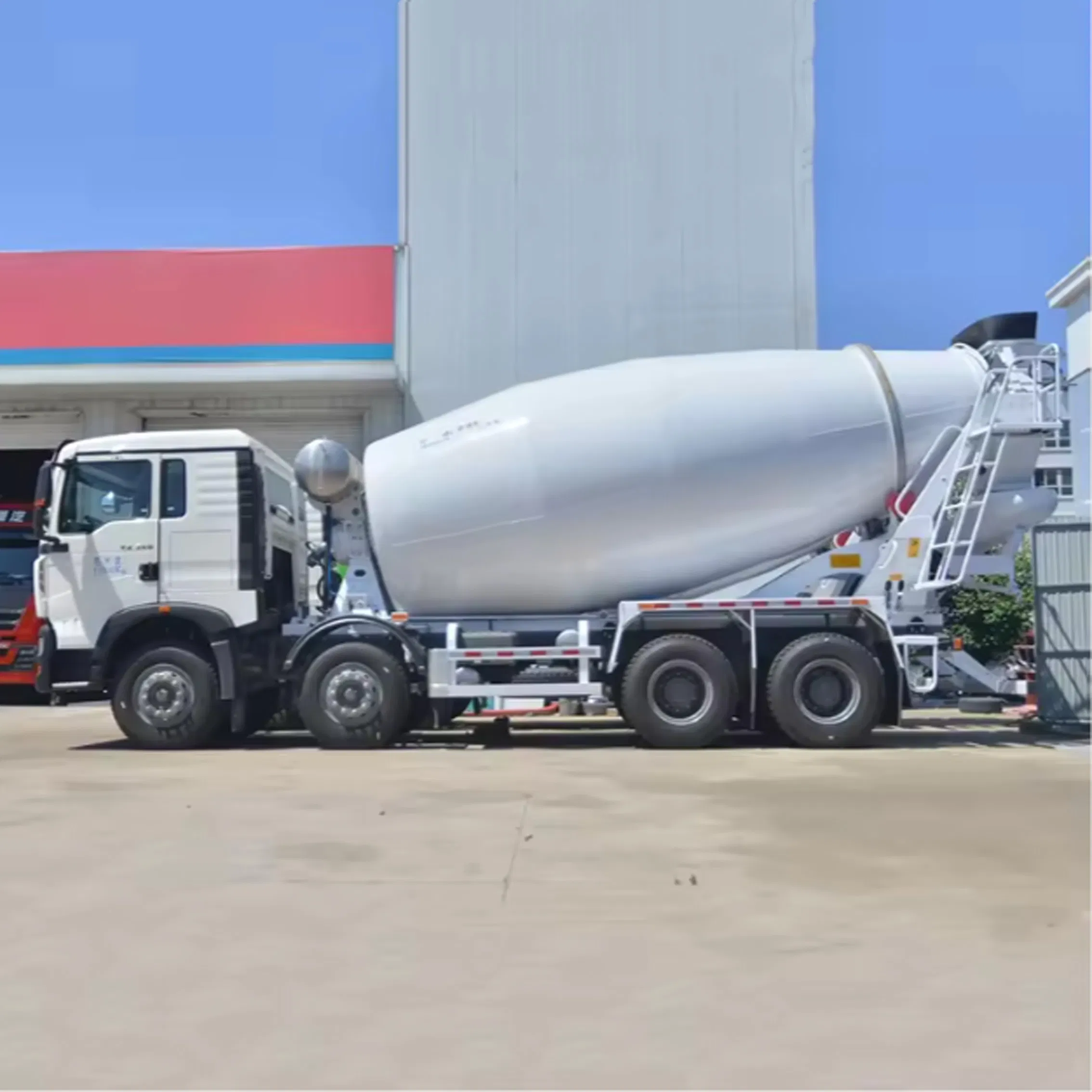 New HOWO Used Truck for Intercity Railway Construction with Variable-Speed Mixing Drum 6X4 371HP/430HP/380HP/480HP Concrete Mixer Truck