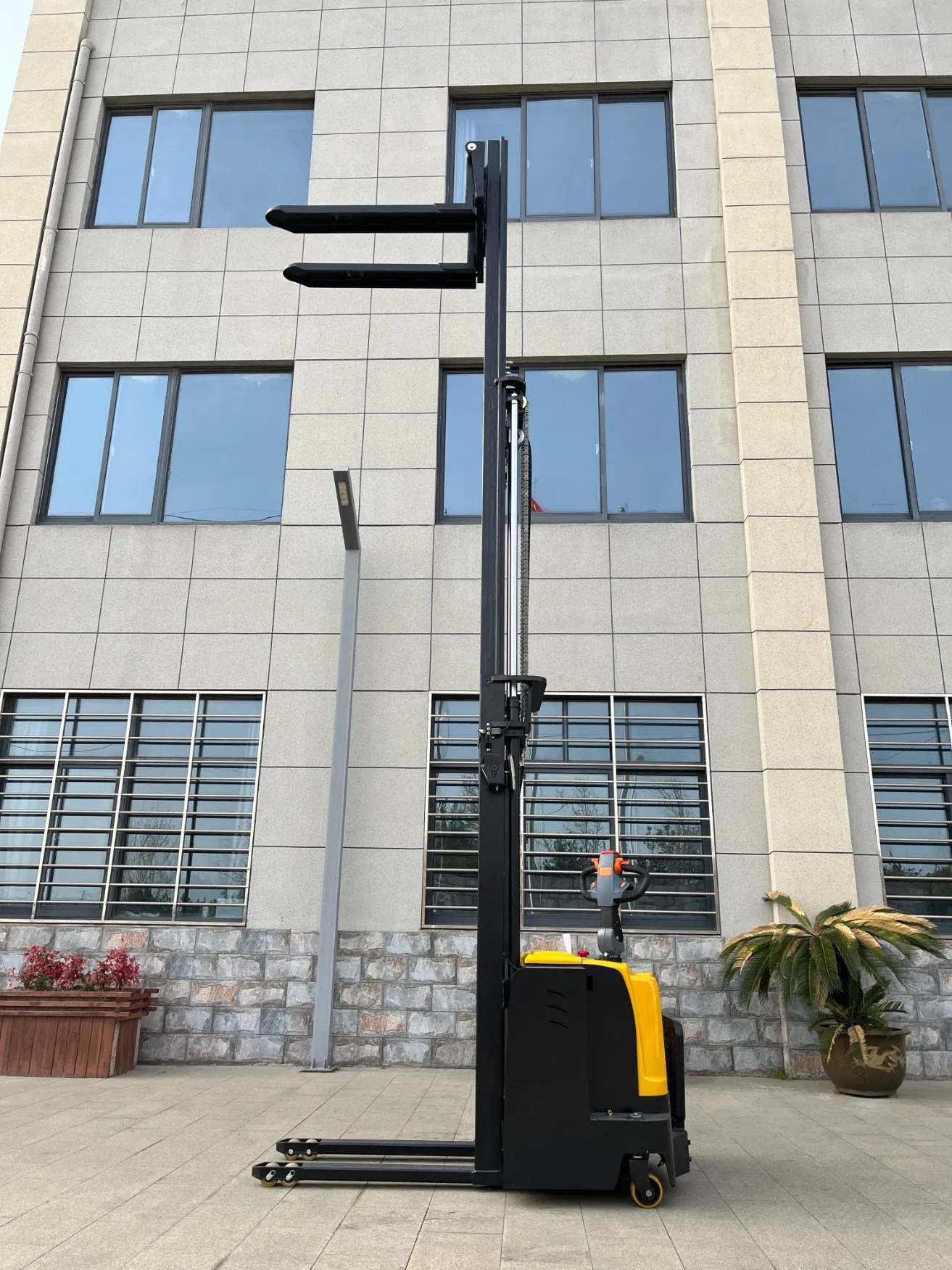 High-Performance Electric Pallet Stacker with Adjustable Lift Height