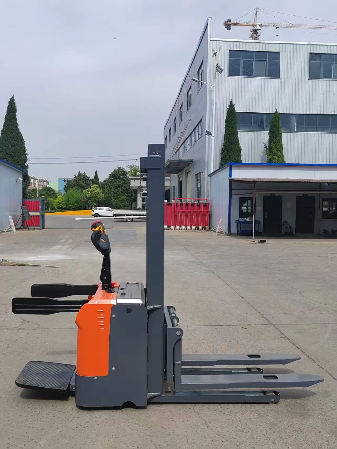 1600mm 1.5 Ton Compact High-Lift High-Capacity Electric Pallet Stacker
