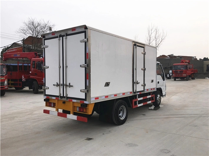 Brand New Isuzu 4X2 5-Tons Insulated Refrigeration Box Truck for Sale in Dubai