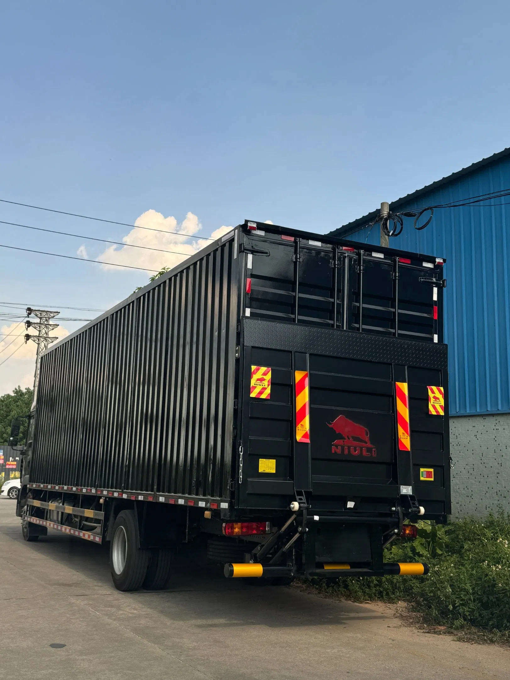 Truck Tailgate Lift System, Cantilever Slider, 2000kg Capacity.