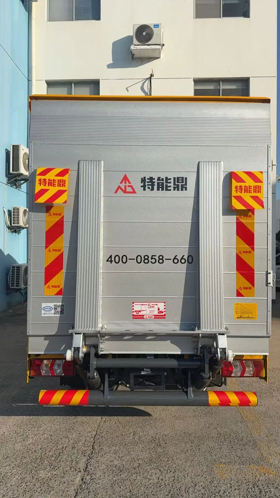 Versatile Hydraulic Tail Lift System