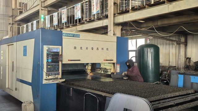 DLI AutoLogix loading ramp and logistics equipment