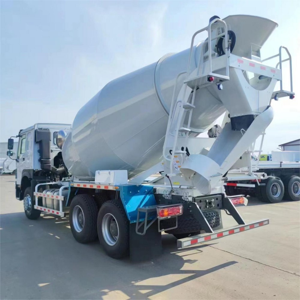 Hot Selling 2025 Years Model Sinotruk HOWO 6X4 10cbm Concrete Mixer Truck with Drum