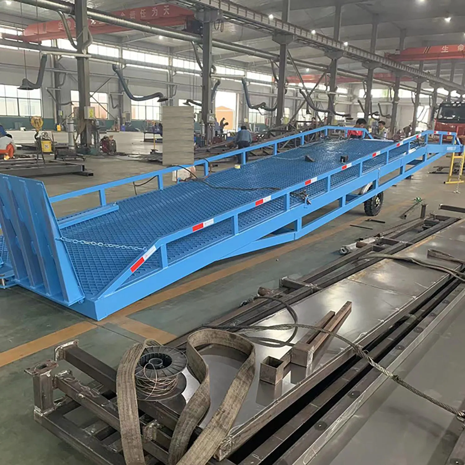 Loading and Unloading Platform Ramp Container Forklift Mobile Dock Ramp