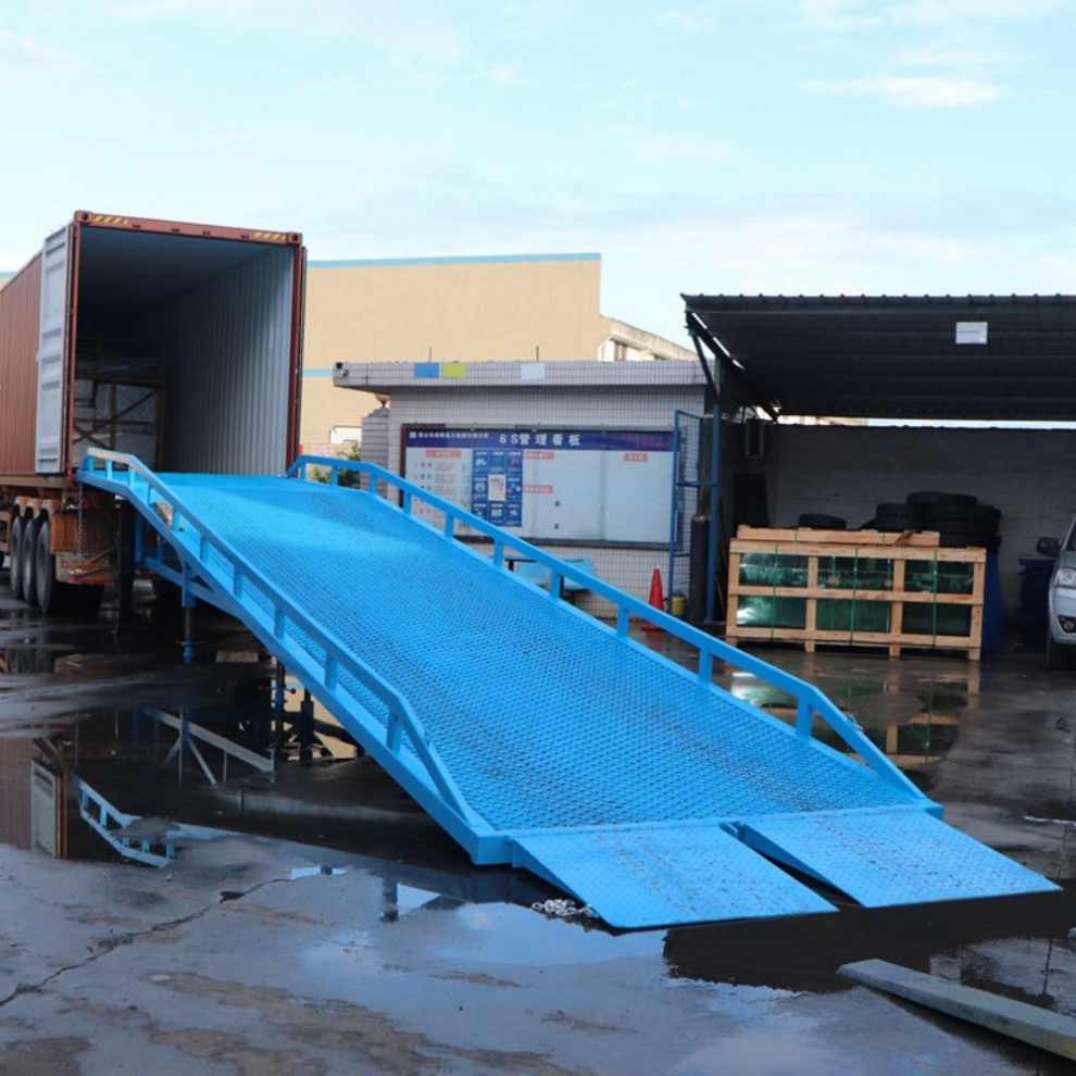 Container Portable Loading Dock Ramp Platform High-Quality Mobile Boarding Bridge Mobile Loading Bridge