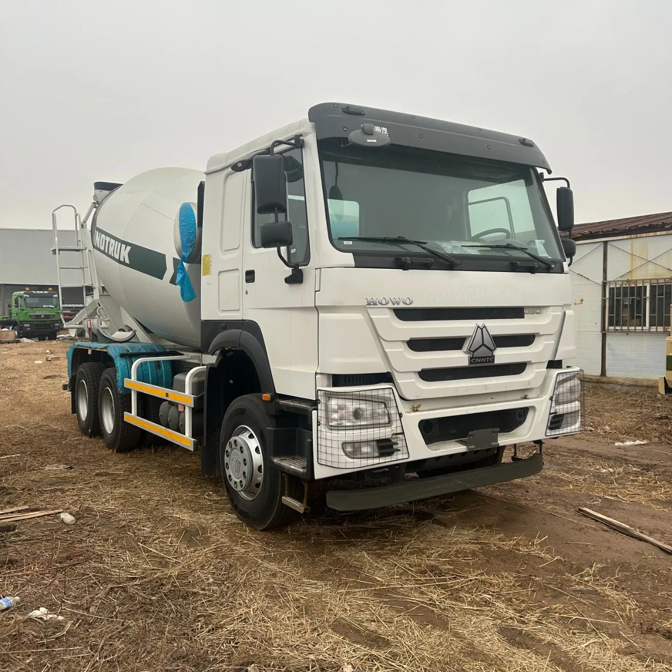 Urban Construction Mobile Heavy Duty Sinotruk HOWO 8 10 12 14 16 Cbm Dump Tipper Van on-Site Hydraulic Discharge Drum Mixing Concrete Cement Mixer Tank Truck