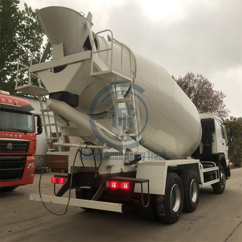China Mobile Heavy-Duty Sinotruk HOWO 6*4 /8*4 Mixer 8 10 12 14 16 18 20 Cbms Mixer Truck Variable Capacity on-Site Hydraulic Discharge Drum Mixing Concrete Cem