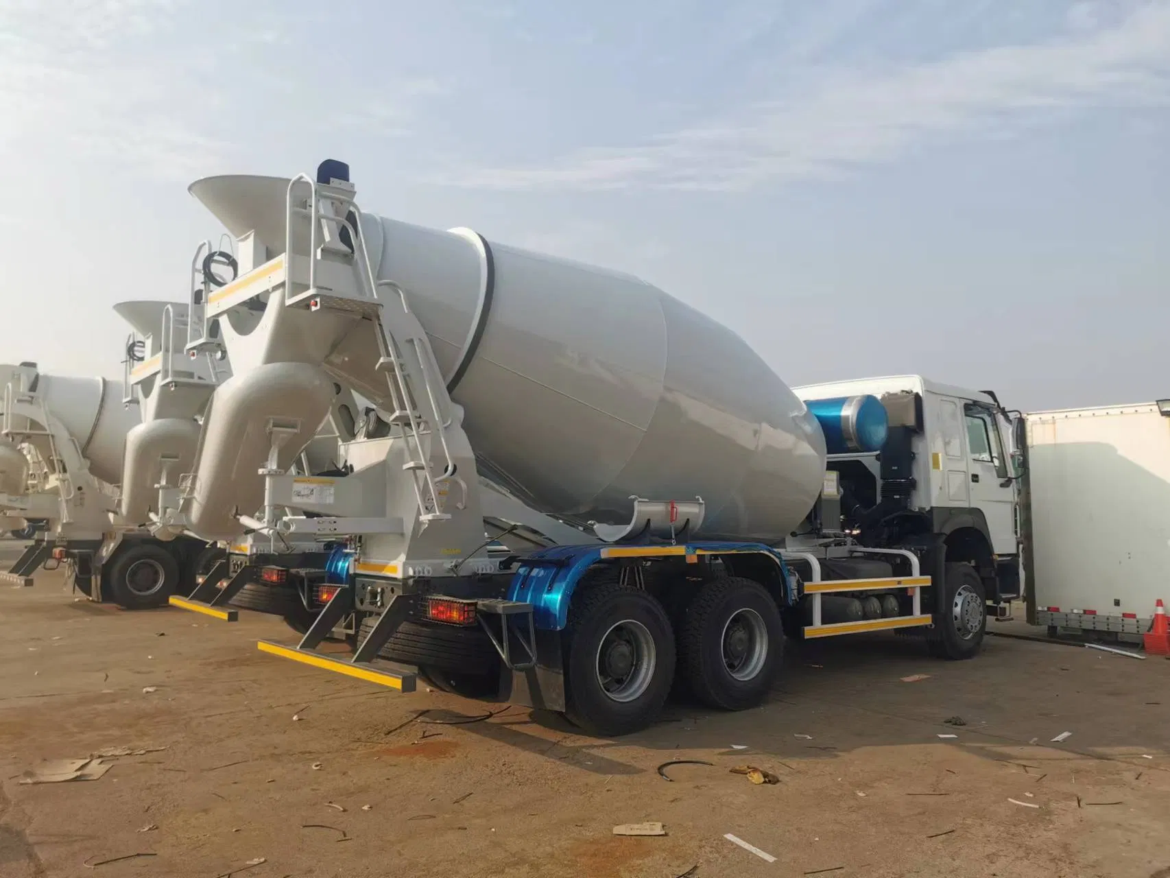 Original Good Price Heavy-Duty Sinotruk HOWO 8 10 12 14 16 Cbm Variable Capacity on-Site Hydraulic Discharge Drum Mixing Cement Tank Concrete Mixer Truck