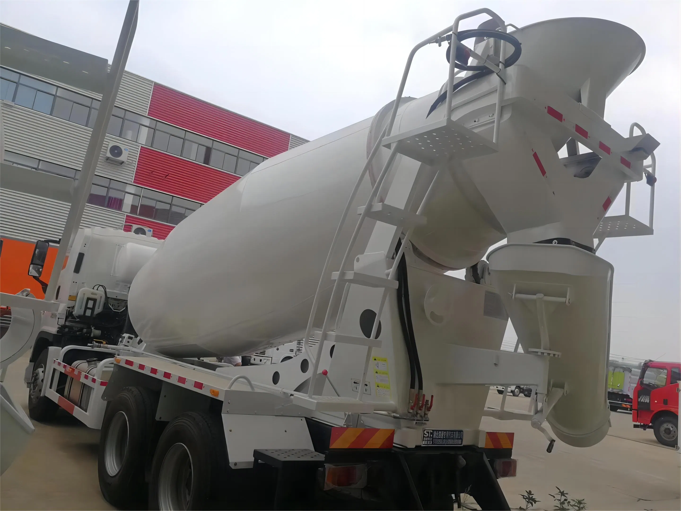 Top Brand Japan Giga Concrete Truck Mixer Price 8m3 9m3 10m3 Mobile Self Loading Concrete Cement Mixer Drum Truck