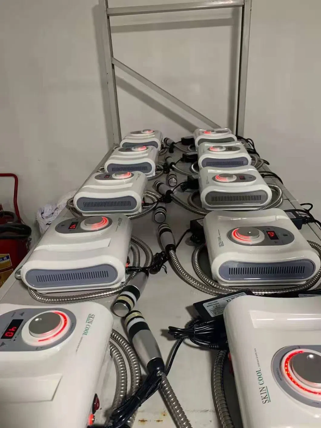 Novo Dispositivo de Massagem Facial com Crioterapia e Eletroporação Quente e Fria