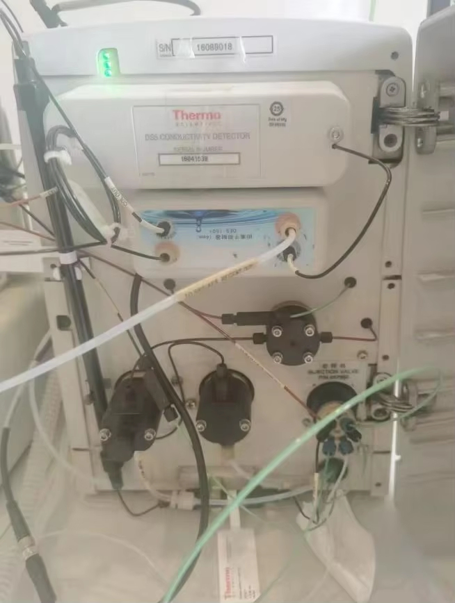 Equipamento de Cromatografia Iônica para Análise de Anions e Cátions em Água Potável