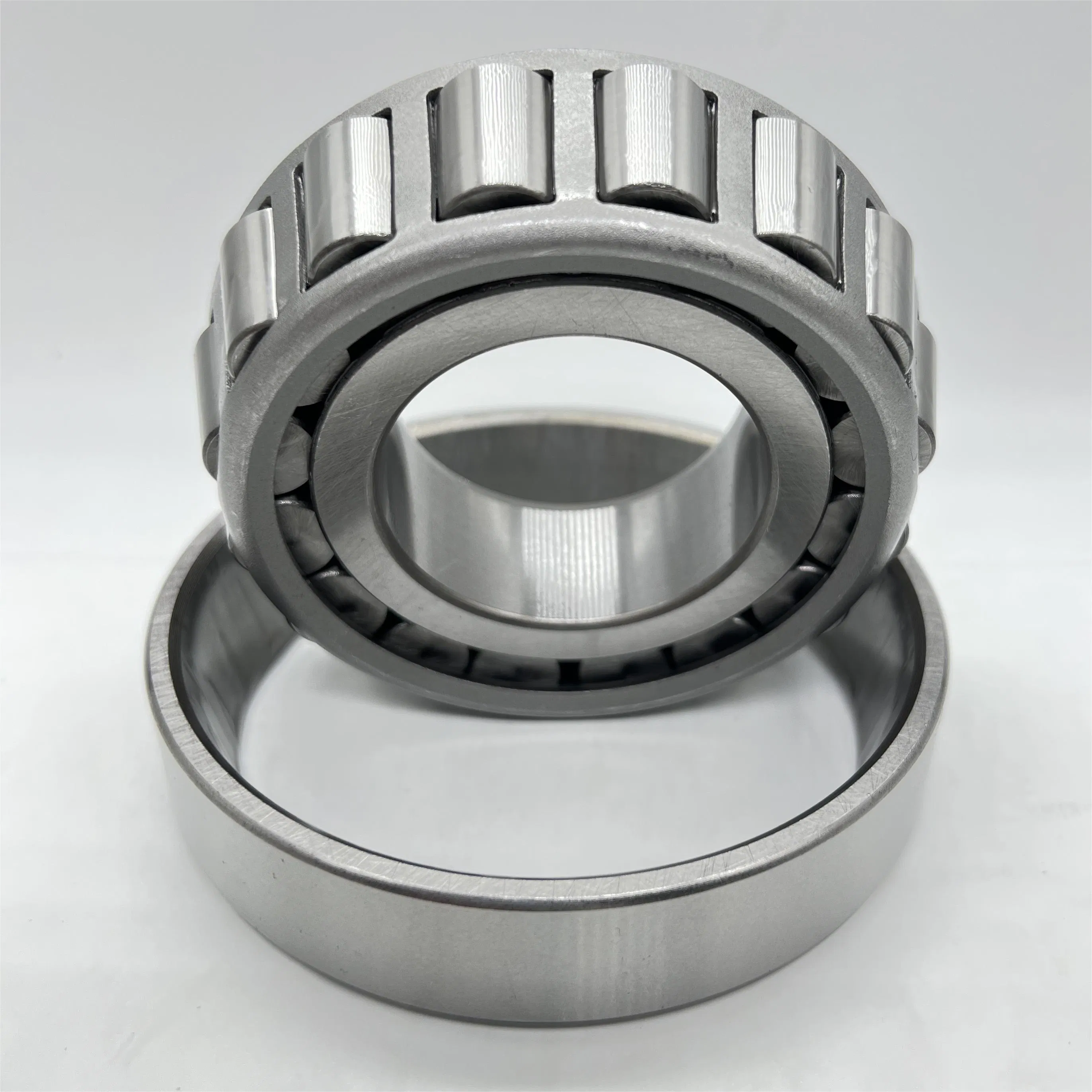 SKF NSK Koyo INA NTN Bearing/Taper Roller Bearing/Roller Bearing/Rolling Bearing for Auto Parts Car Accessories Engine Parts Auto Spare Part Water Pump Valve