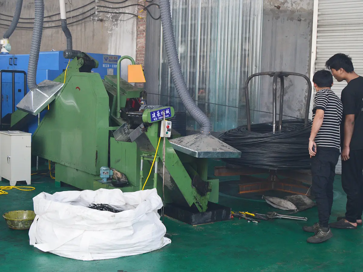 Dongshuo fastener product range — bolts, nuts, and washers