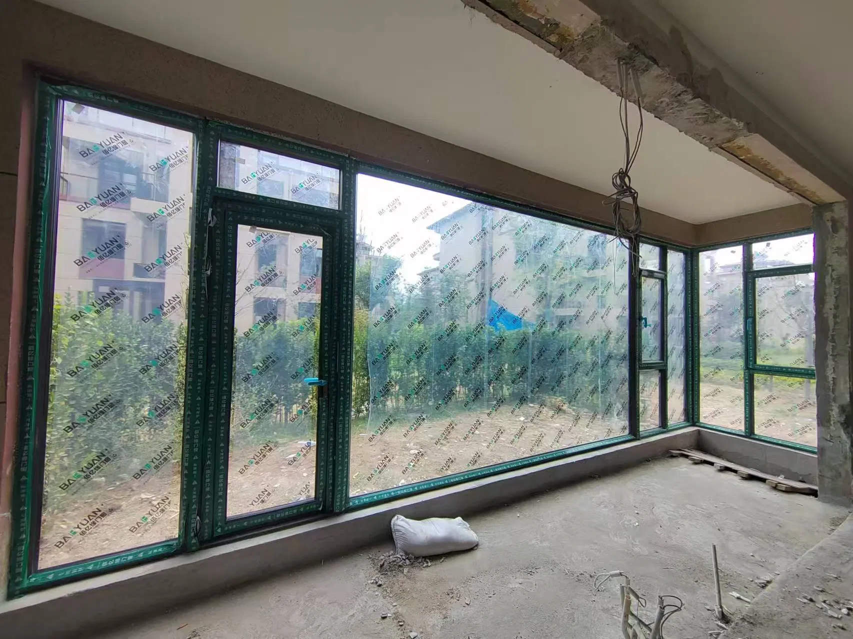 Factory Price Wholesale Tri-Folding Glass Door Partition Curtain Wall Bi-Folding Glass Patio Door