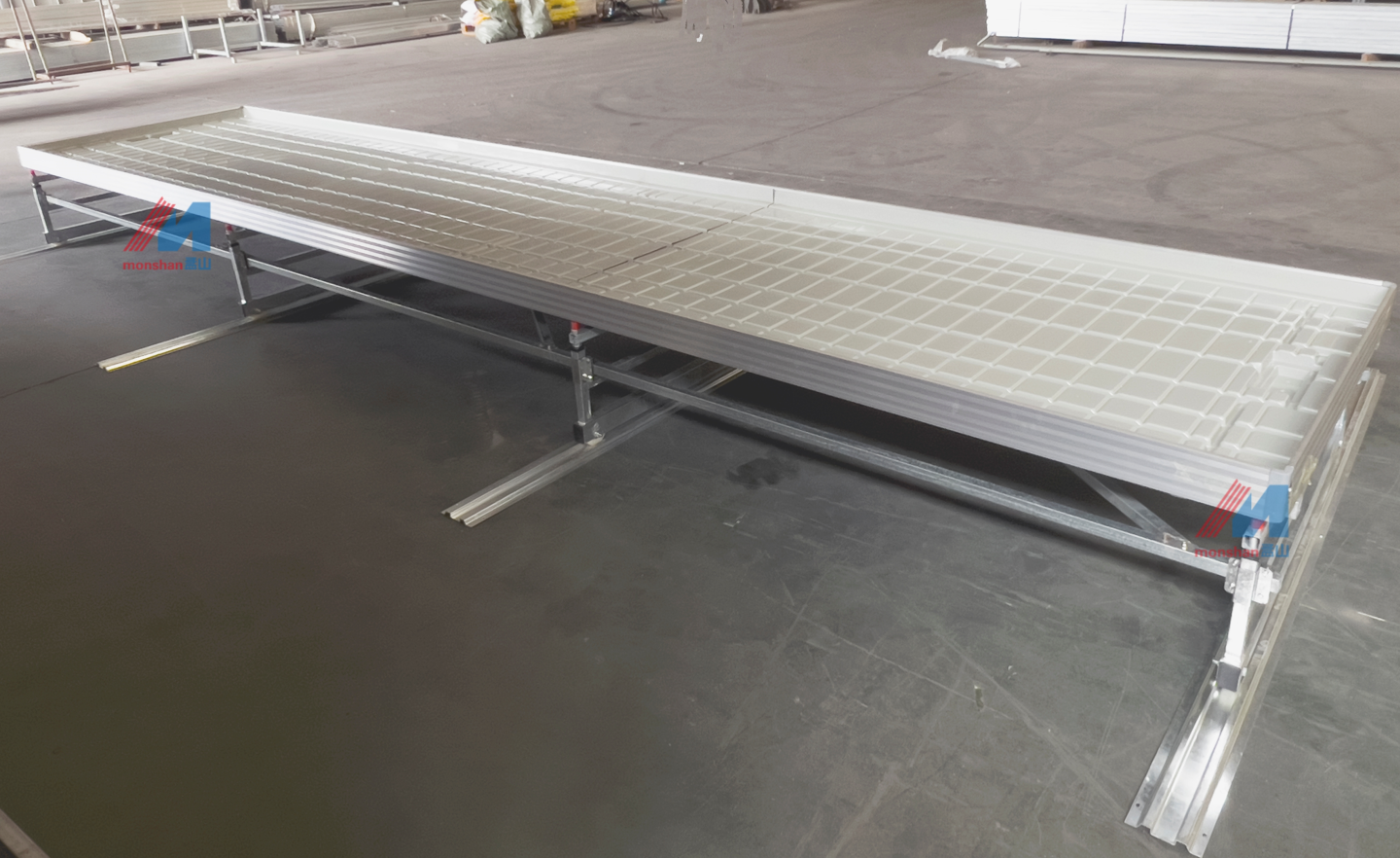 V-Track Hydroponic Rolling Benches Grow System With ABS Plastic Tray