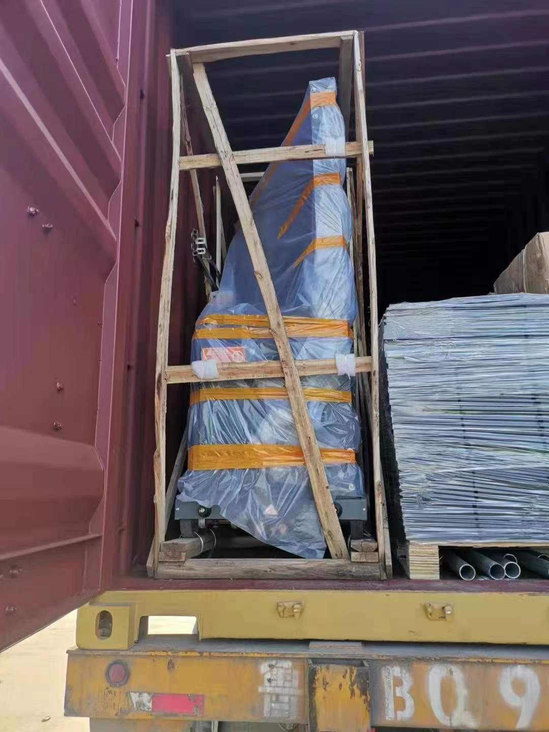 Container shipping loading 1