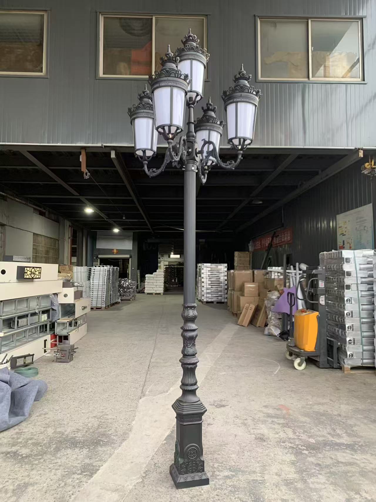 Waterproof street lamp head