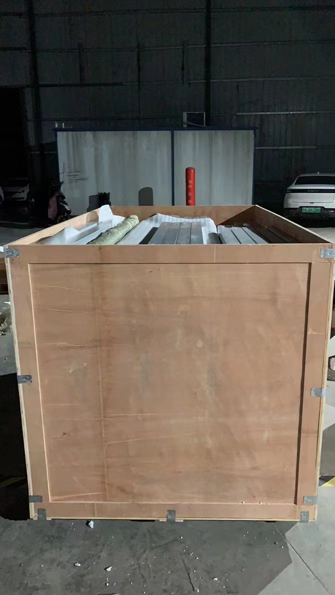 Wooden pallet reinforcement packaging