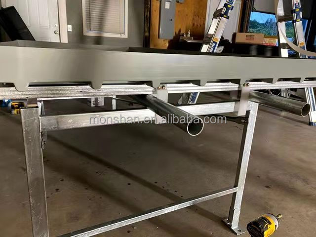 Anti-tilt wheel mechanism