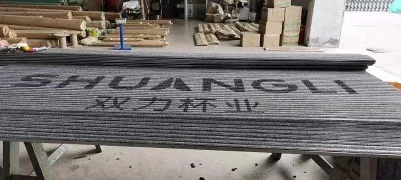 Alfombra de Piso Exterior de Alta Resistencia para Uso Versátil