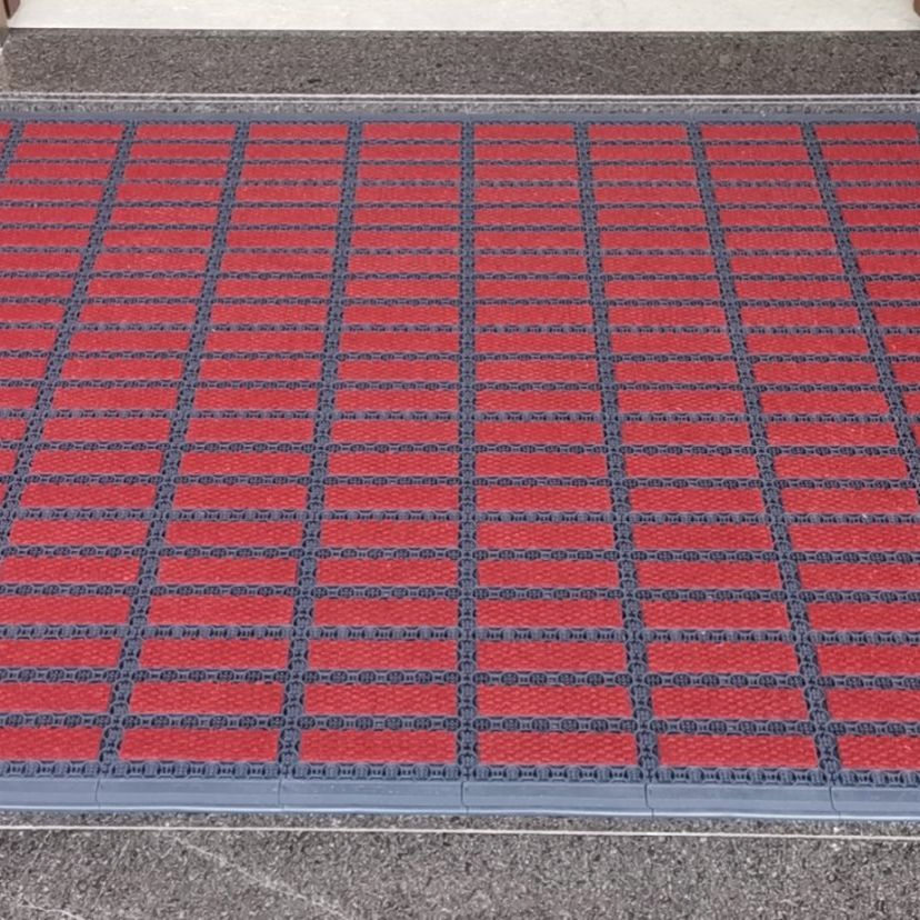 Alfombra de Piso Exterior de Alta Resistencia para Uso Versátil