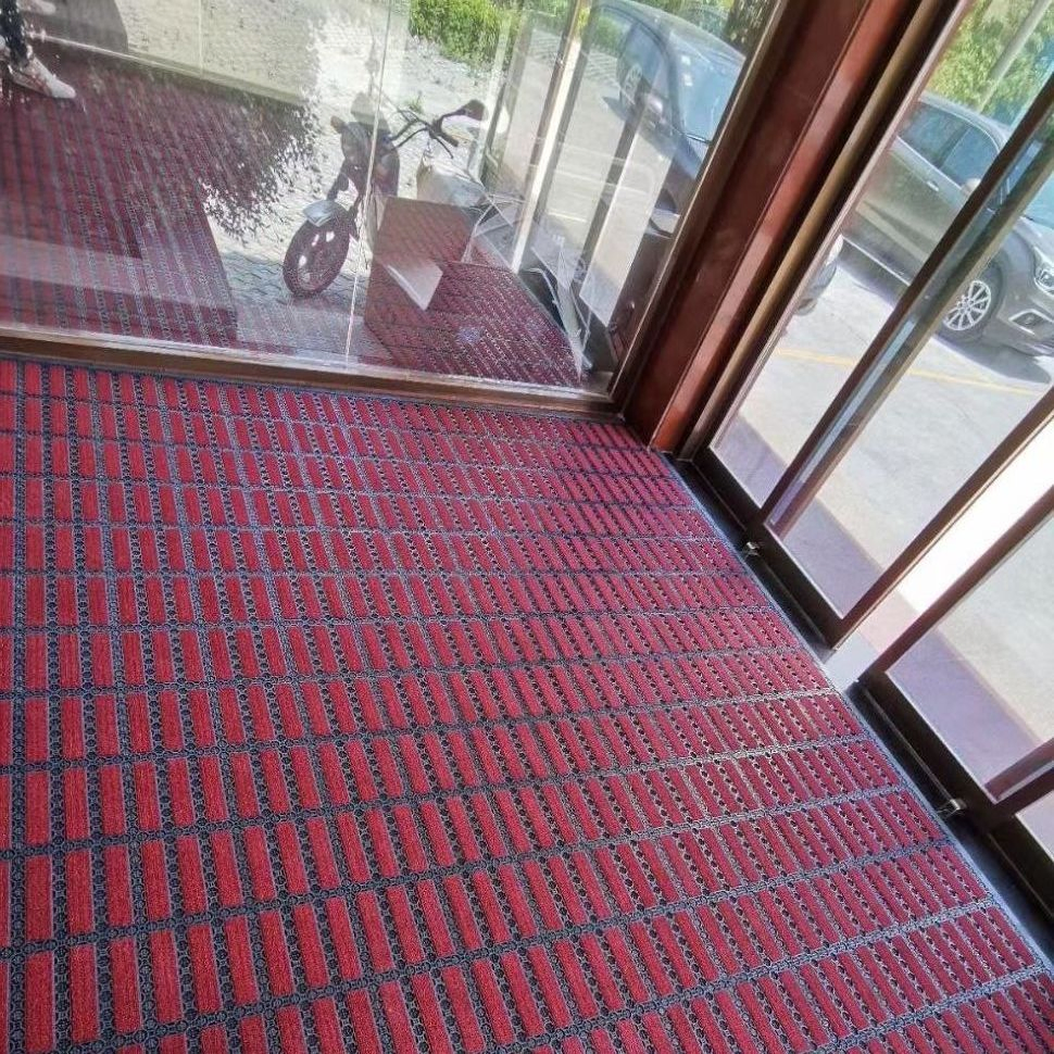 Alfombra de Piso Exterior de Alta Resistencia para Uso Versátil