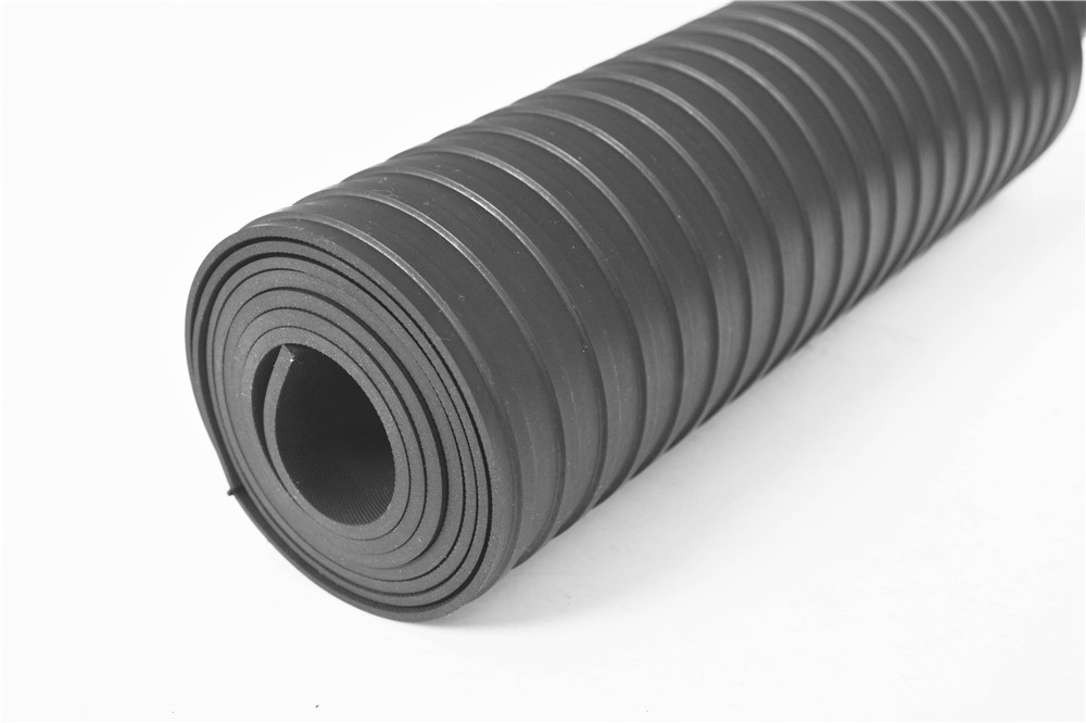 3-8mm Alfombrilla de goma de color negro SBR antideslizante de ribete ancho para automóvil-Rolls