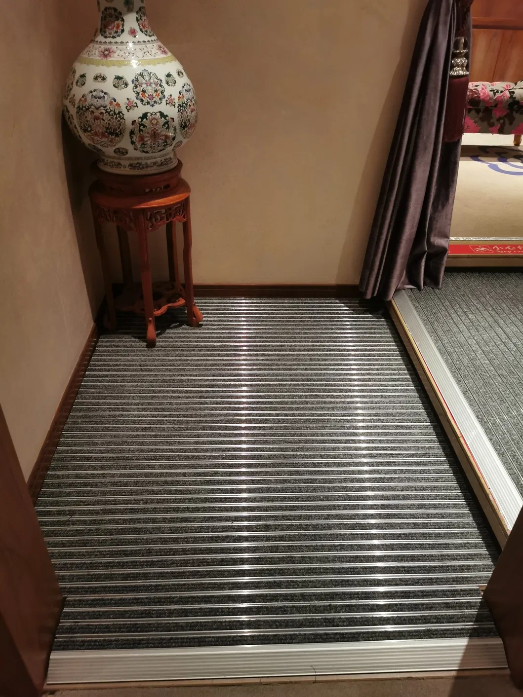 Alfombra de Piso Exterior de Alta Resistencia para Uso Versátil
