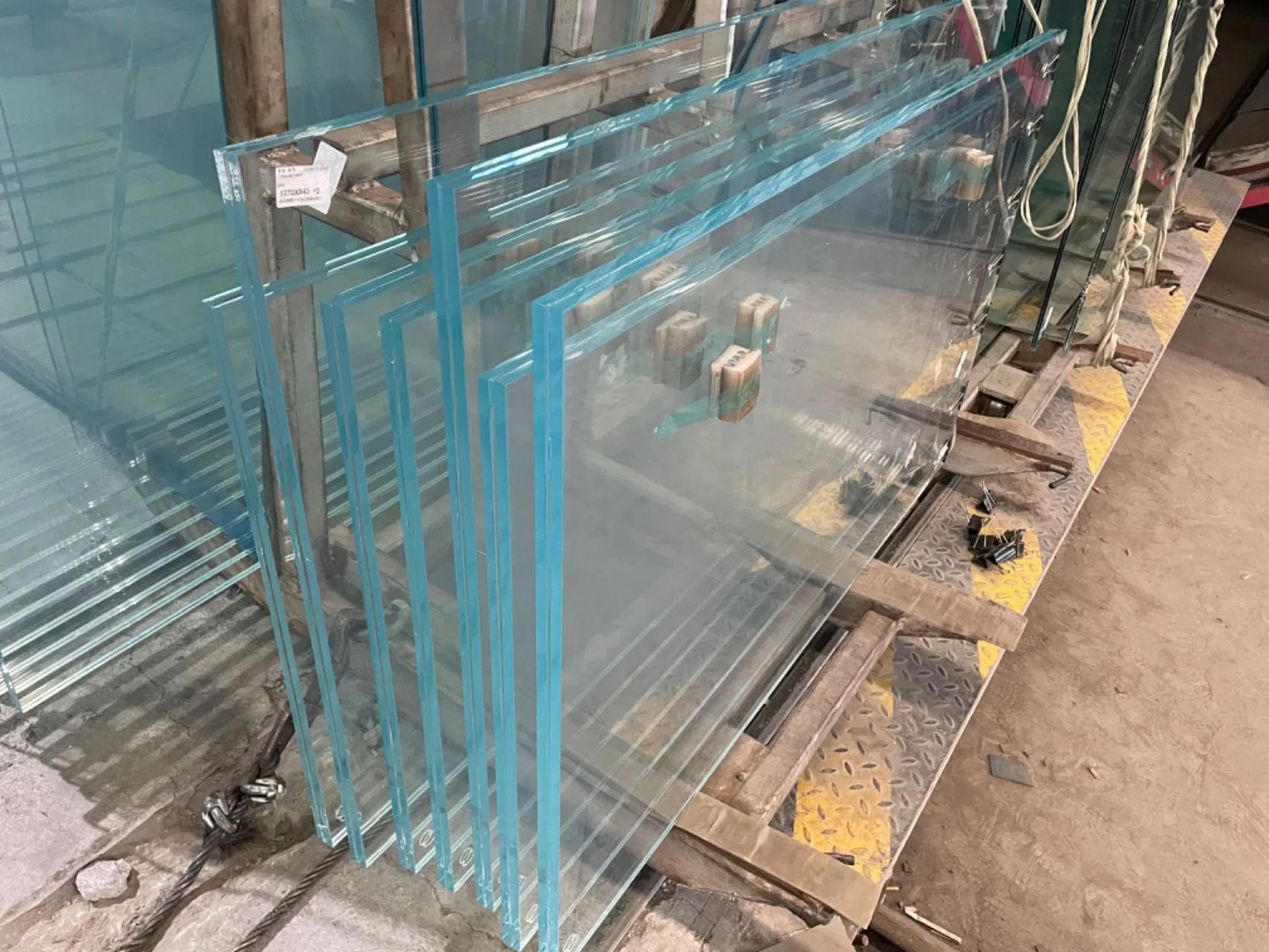 4mm-19mm Extra Clear Ultra Clear, Tinted Sgp PVB Safety Acid Frosted Float Laminated Insulated Tempered Glass for Curtain Wall Balcony Guardrail