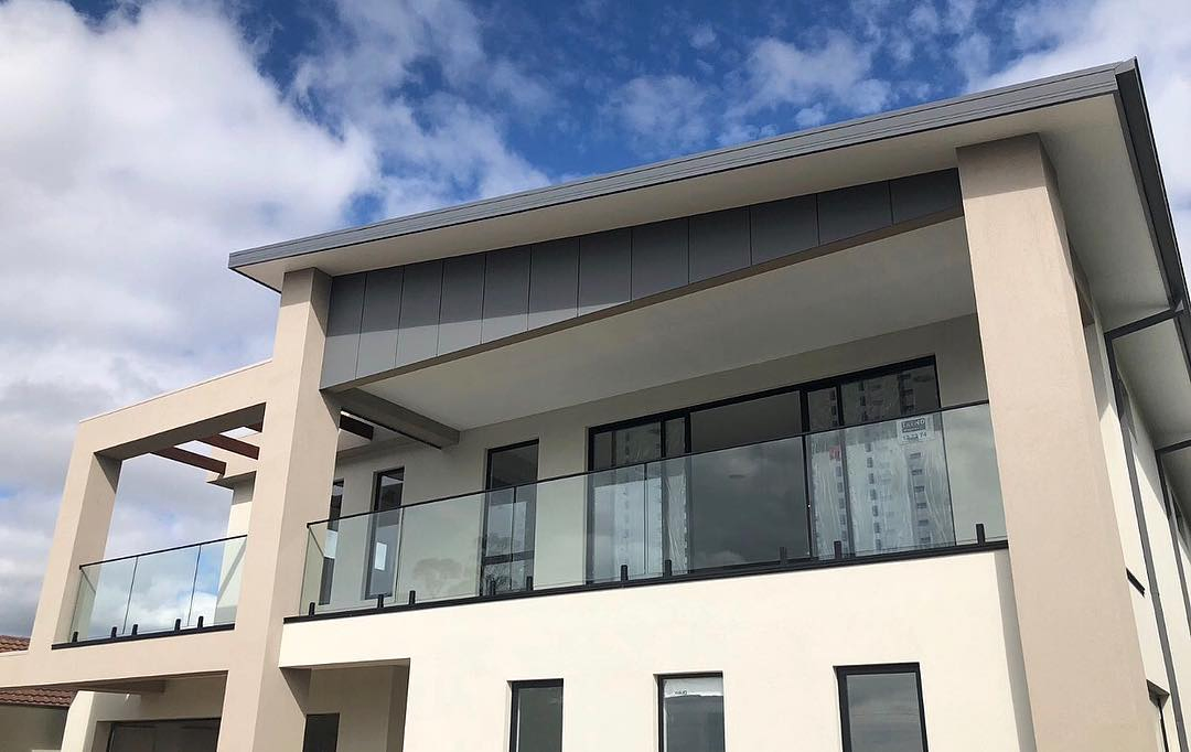 Railing Glass/Pool Fencing/Shower Door/Balustrade/Partition/Curved/Sgp Laminated/Bullet Resistant/Enameled/Tinted/Patterned/Fast Delivery/Manufacturer/Factor7.3