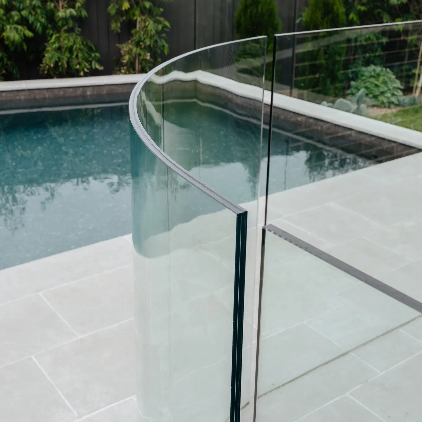 Premium Large Curved Tempered Glass Panels for Modern Designs