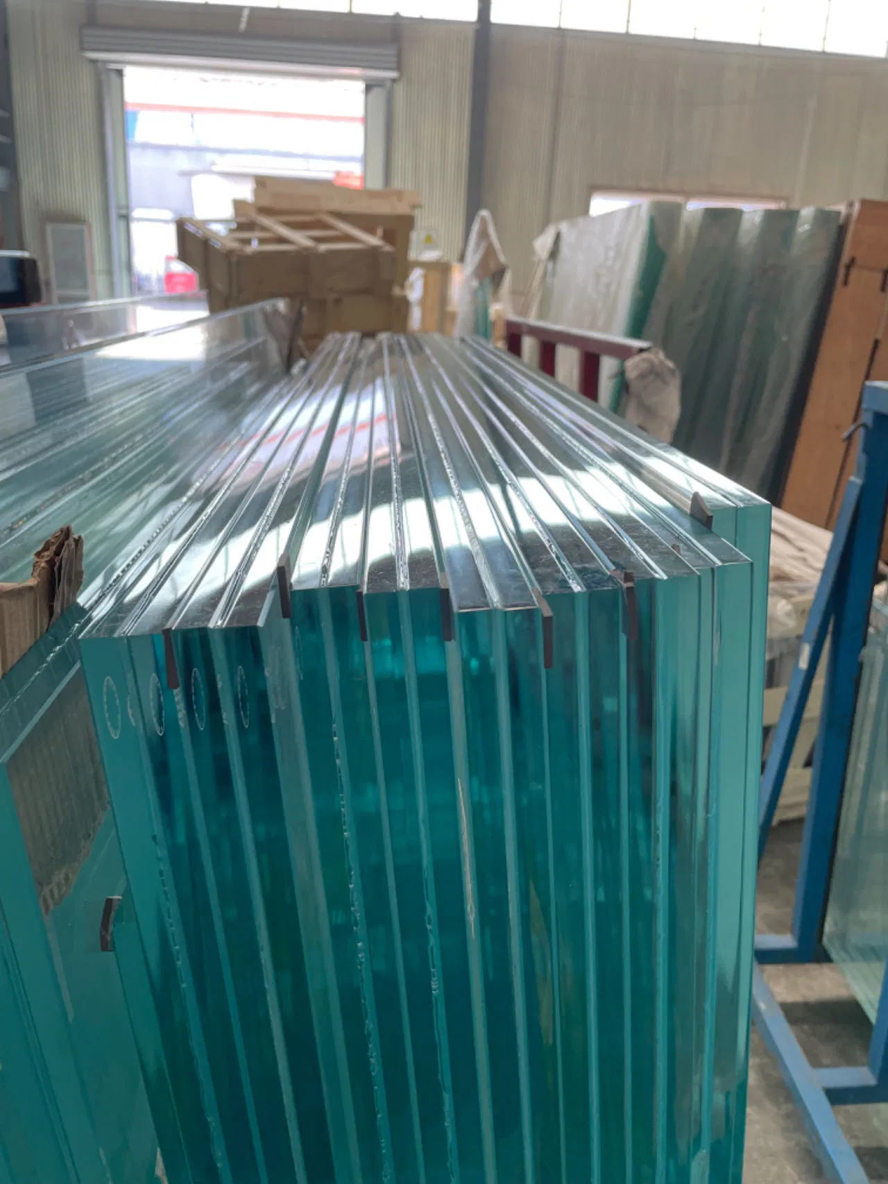 4mm-19mm Extra Clear Ultra Clear, Tinted Sgp PVB Safety Acid Frosted Float Laminated Insulated Tempered Glass for Curtain Wall Balcony Guardrail