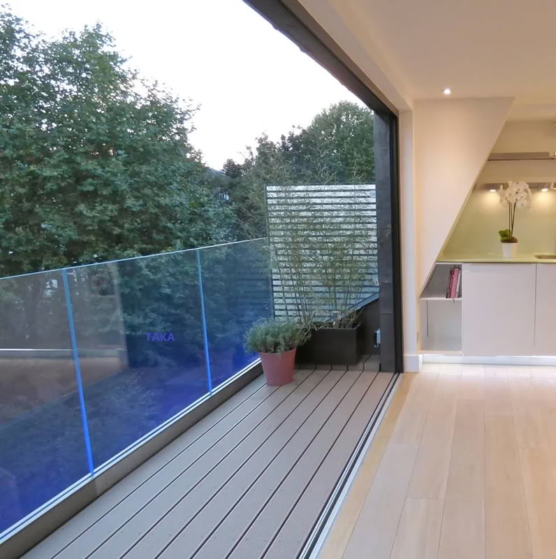 Anti-Reflective Glass Panel for Museum and Gallery Display