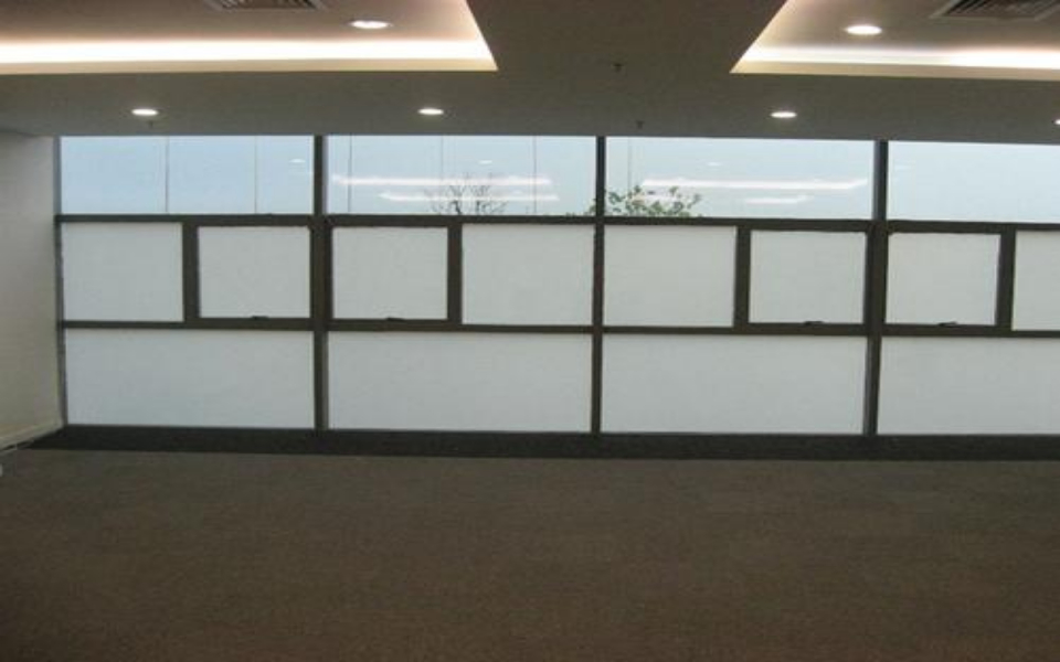 Rust-Resistant Switchable Smart Film Glass 4mm/10mm/19mm for Automotive/Industrial/Commercial Price