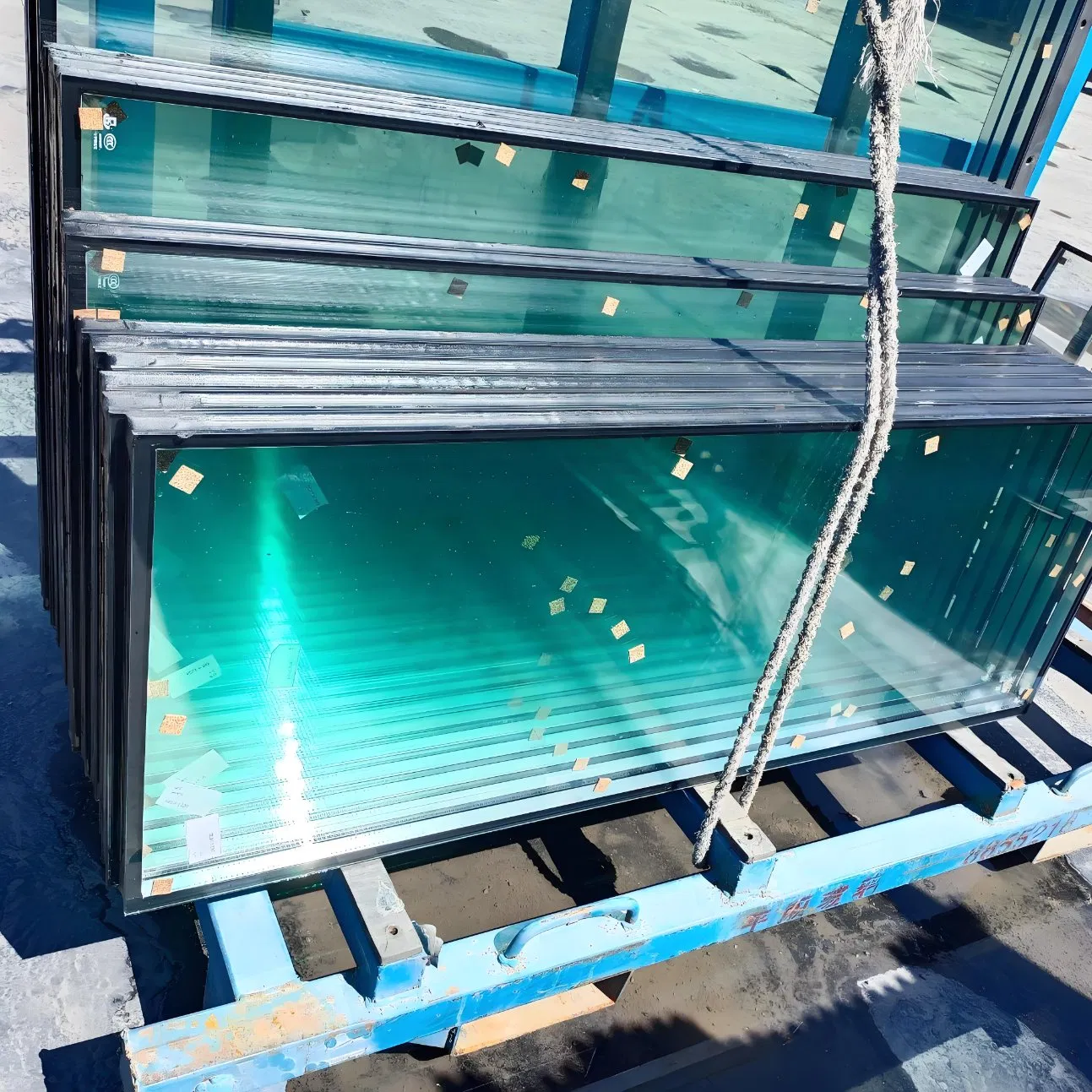 Customized Double Layer 5+15A+5/5+22A+5/5+32A+5 Solar Control One Way Glass Low E Insulating Glass for Building and Window