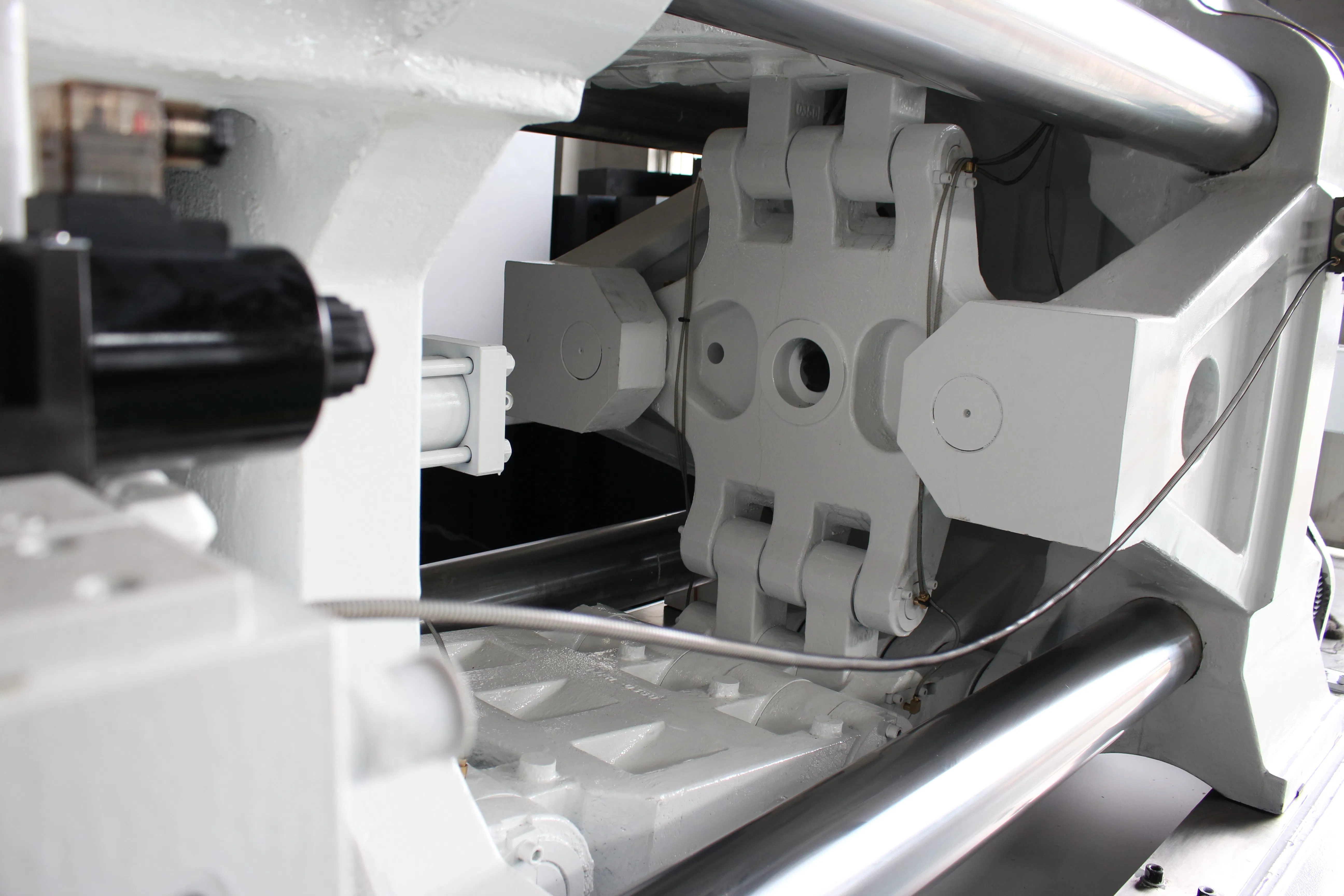 Hj/360ba High Speed Injection Molding/Moulding Production Line