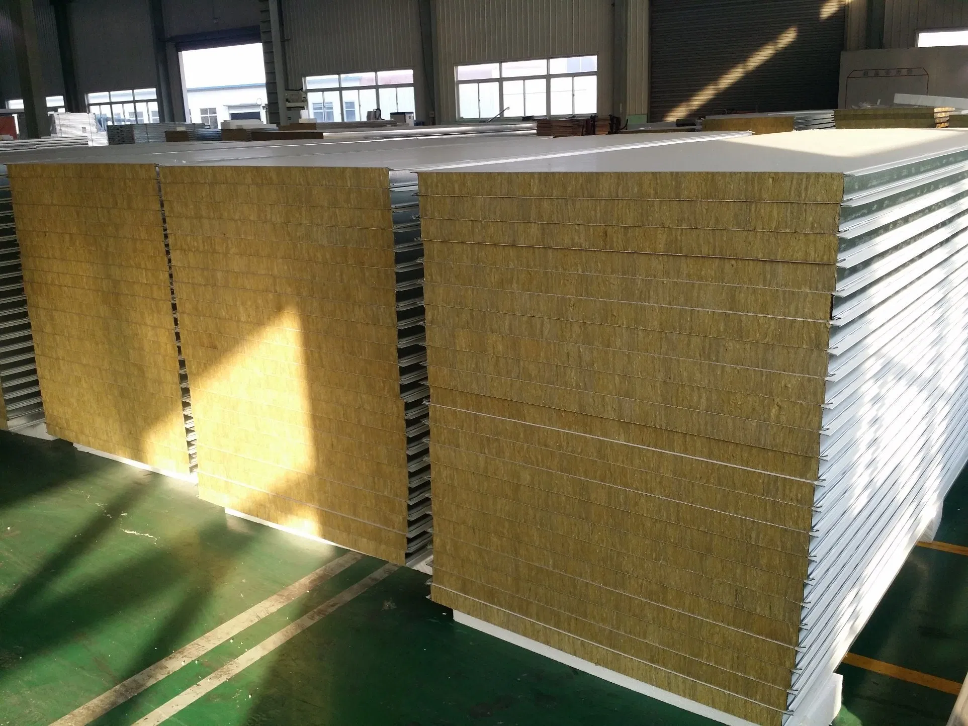 Xinnuo Environmental Friendly Insulation and Fireproof Z-Lock EPS/Rockwool Sandwich Panel Production Line