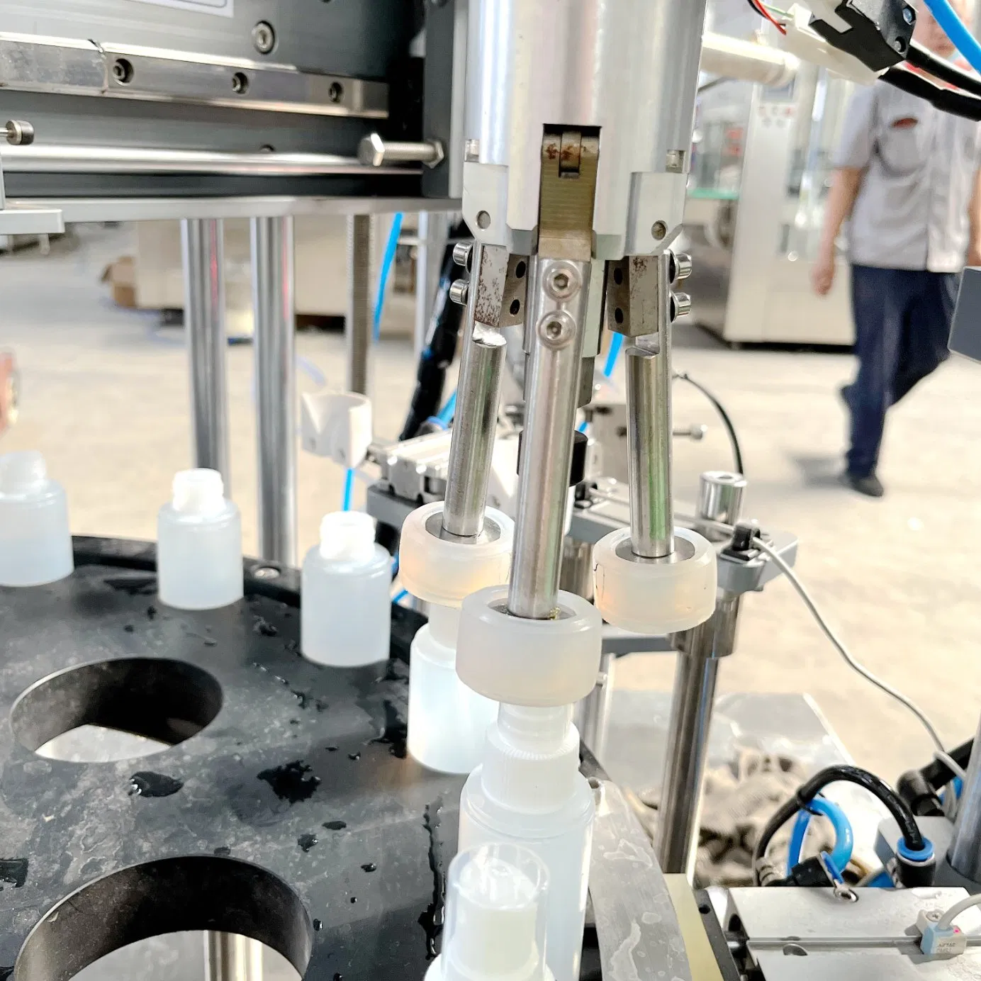 Automatic Rotary Perfume Bottle Filling and Capping Machine for Small Bottle Production Line