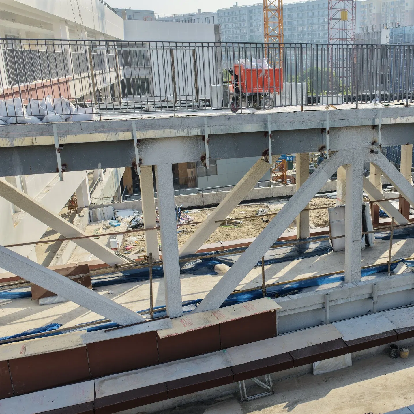 Superior Load-Bearing Prefabricated Customized ISO EU Steel Structure Box-Shaped Column Linking Corridor for Modern Campuses.