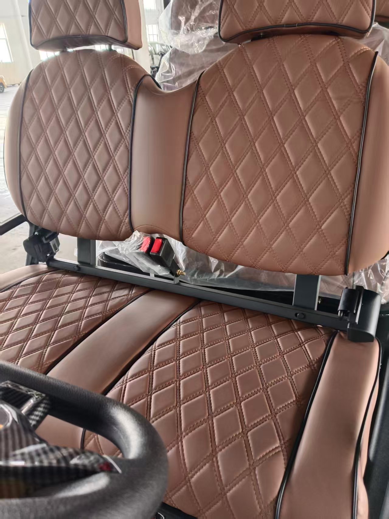 WELIFTRICH Electric 6 Seater Golf Cart with Roof Black Wheels CE/GCC Certified 30Km/h Speed for Resorts &amp; Hotels