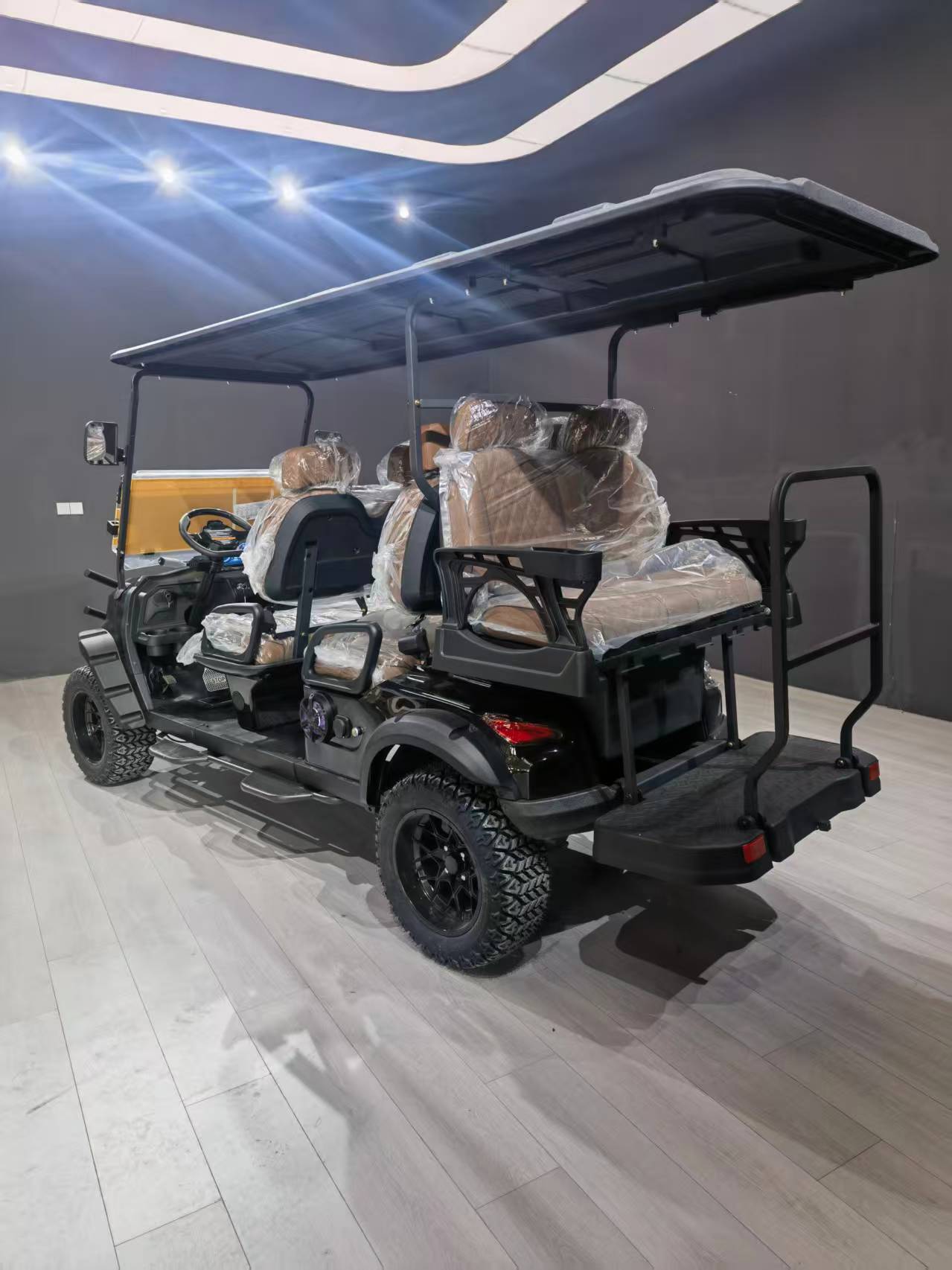 WELIFTRICH Electric 6 Seater Golf Cart with Roof Black Wheels CE/GCC Certified 30Km/h Speed for Resorts &amp; Hotels