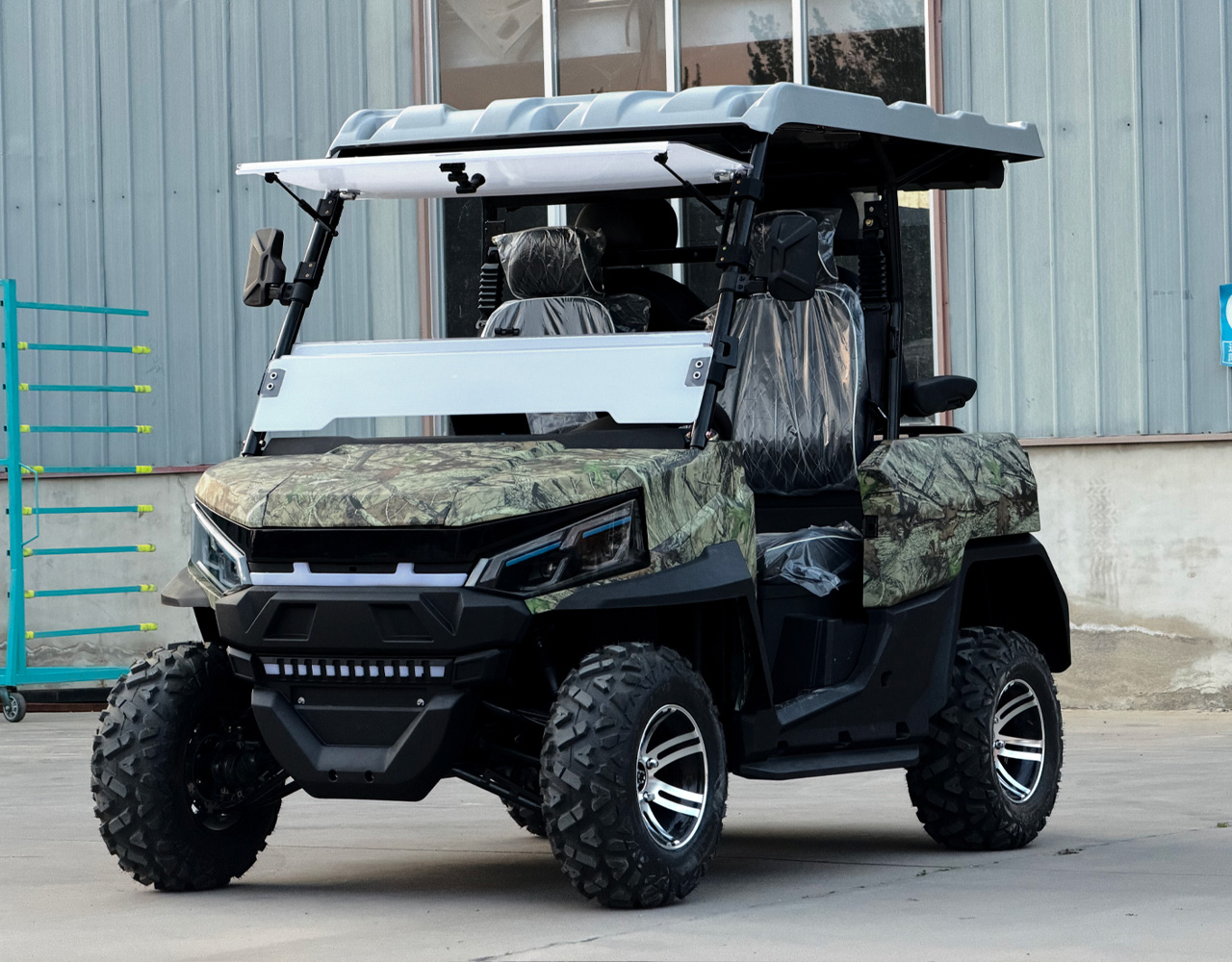 Luxury 6 Seater Electric Golf Cart 220V LED Lights For Aluminum Frame Classic Design Resort Hotel Use Dot EEC Buggy
