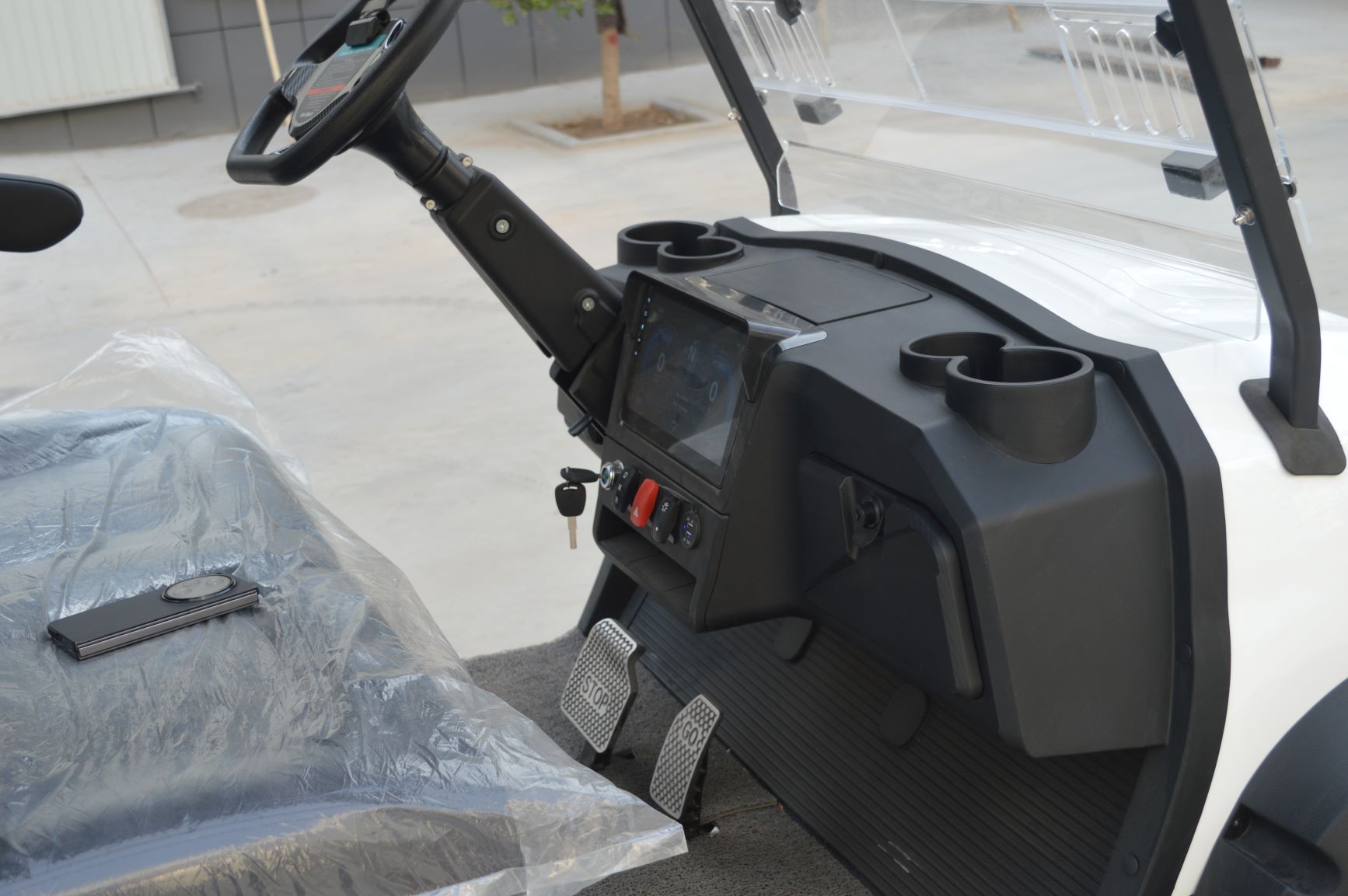 Street Legal 4-Seater Electric Golf Carts Equipped with 3.5KW Powerful Motor for Scenic Area Sightseeing and Communities