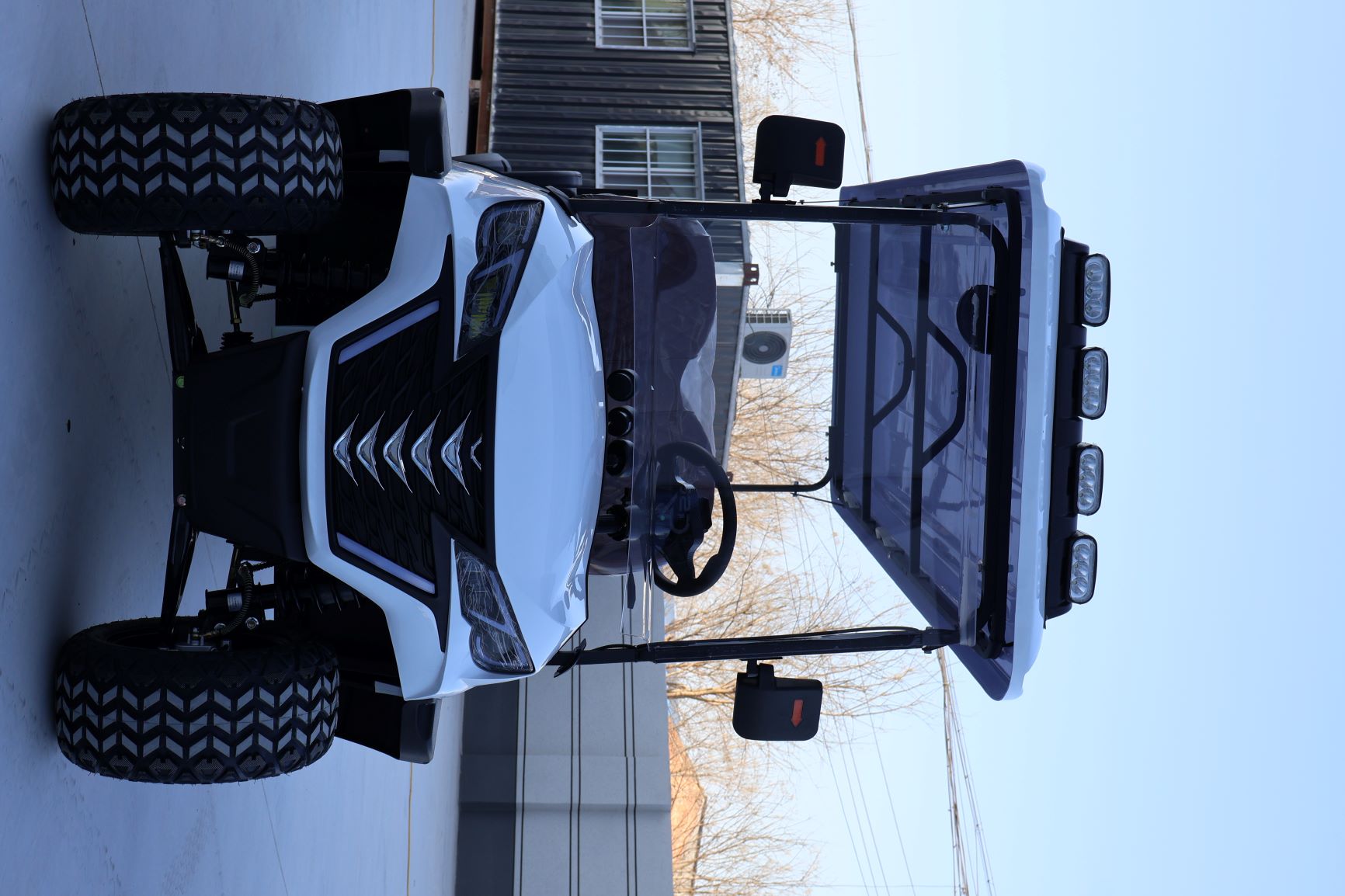 Easy Maneuverable White 6 Seater Electric Golf Cart With Smart Control Panel For Exhibition Center Resort Community