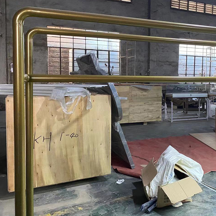 Fashionable Simple Garment Shops Stands Clothes Rack Gold Metal Retail Clothing Store Display Racks for Boutique