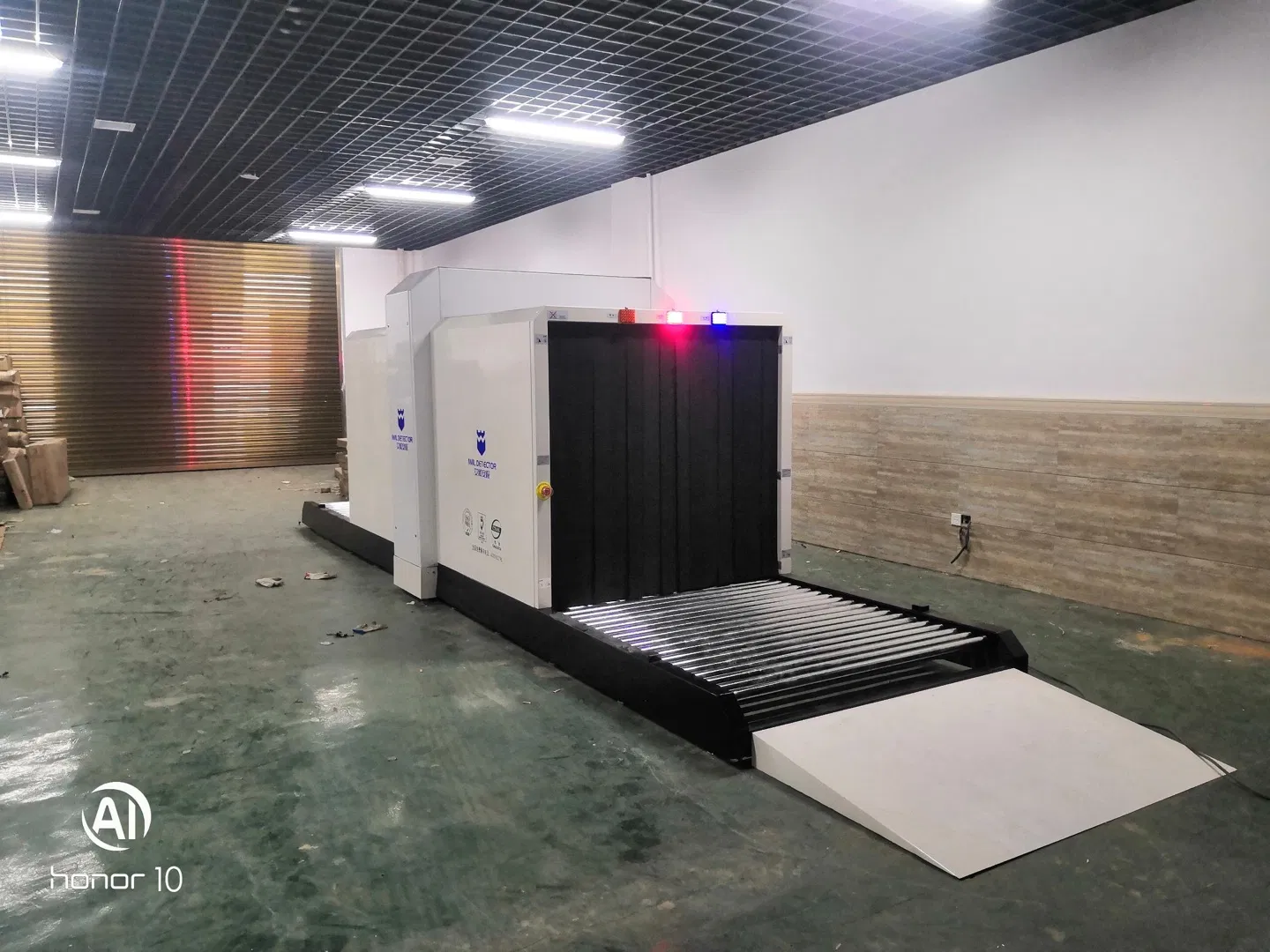 60mm Steel Plate Penetration X-ray Source X-ray Security Inspection System of Roller Conveyor