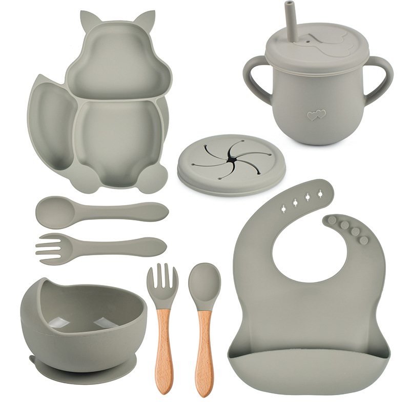 Wholesale 9PCS Silicone Dinner Set Food Grade Kitchen Utensils Training Cup Children Feeding Spoons Suction Bowl Silicone Bibs Baby Feeding Silicone Tableware