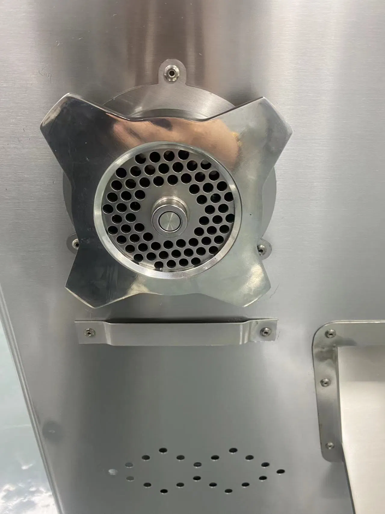Versatile Multi-Function Cutting Tool for Efficient Twisting and Cutting