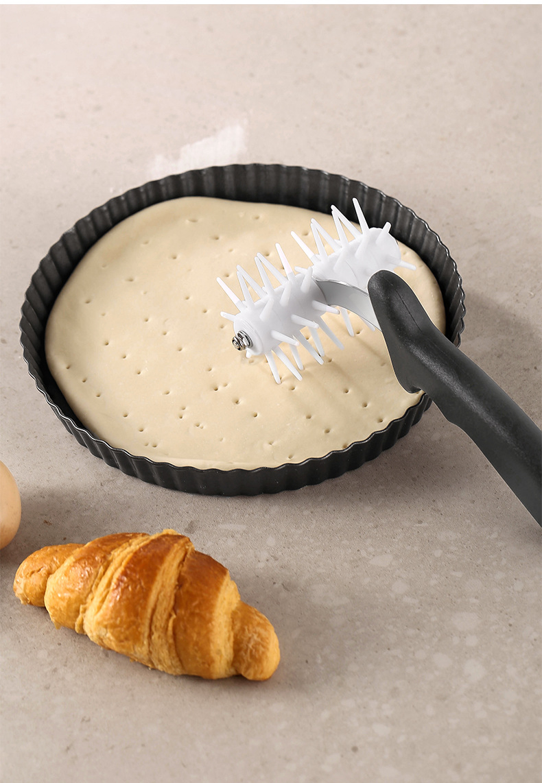 Plastic Roller Punching Bread Exhaust Roller Needle Baking Tool